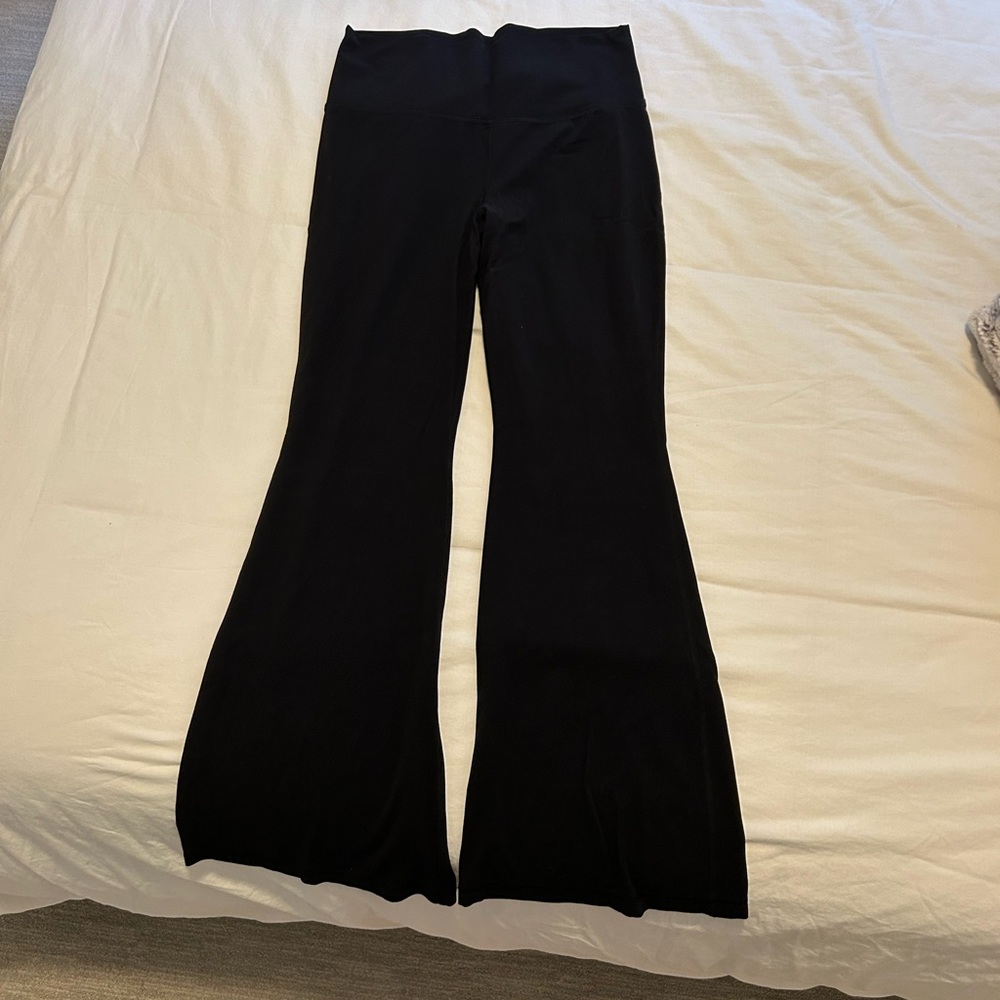 Aritzia TNA yoga pants